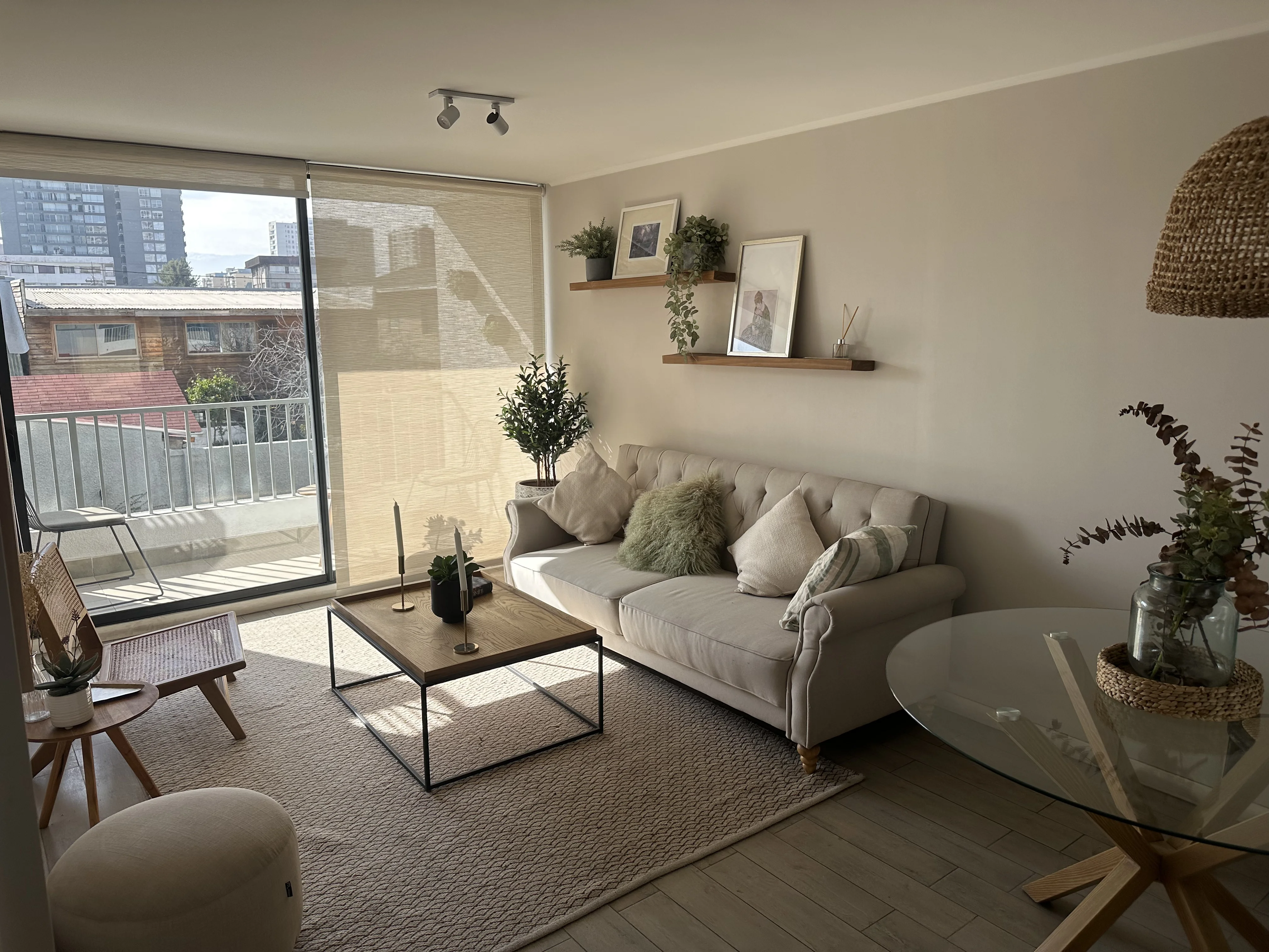 Living con balcón