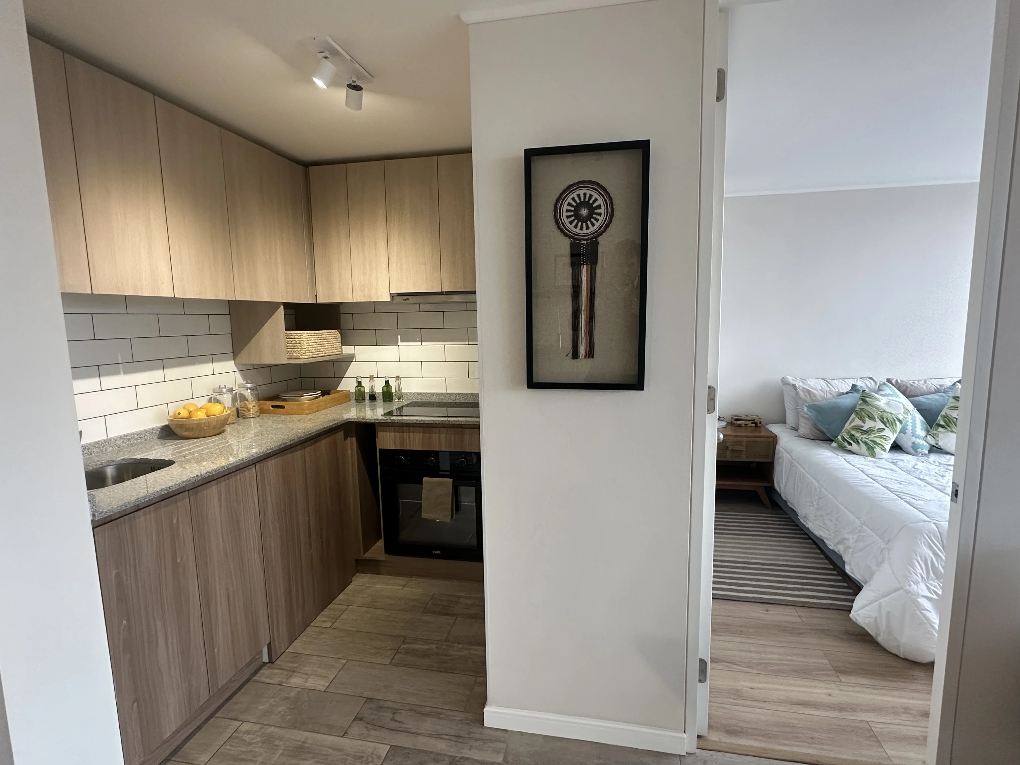 Cocina y dormitorio